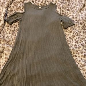 Cold shoulder jersey tshirt dress. EVEREVE- Allison Joy